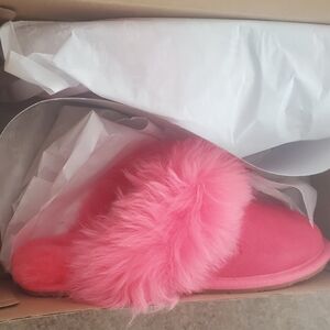 UGG Women's Vibrant Pink Fluffy Slippers. Scuff Sis Size 8. NWT